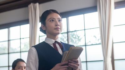来週の『あんぱん』あらすじ。写真について問われると、なぜかはぐらかす草吉。一方、御免与町に帰省した嵩を待っていたのはのぶではなく…<ネタバレあり>