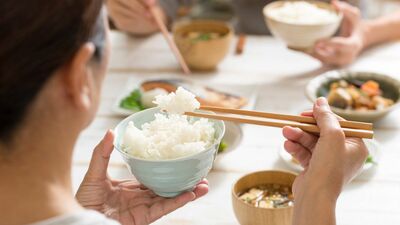 孤食の悪影響をとくに強く受けるのが海馬。ただ食べ物を口に運ぶだけの食事は、脳が強いストレスを受けることにつながり…
