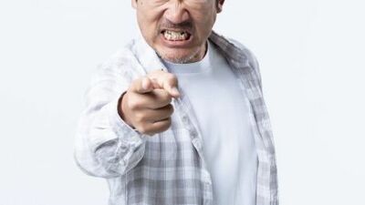 街中で見かける大声で怒鳴るお年寄り。感情が抑えられないのは性格ではなく、実は…認知症専門医「あの部分の老化が<怒りの暴発>を引き起こす」