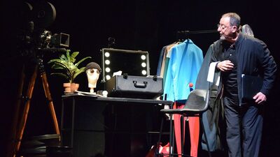ジャン・レノの半生を芸術に…舞台『らくだ』公演が日本からスタート。世界的名優が成功の裏に隠された葛藤を語り・演じ・歌う
