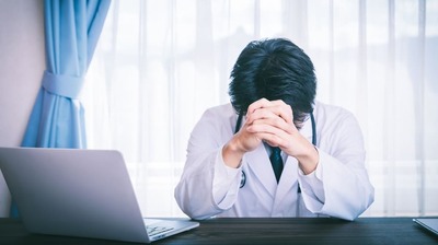 高齢患者の転倒に痴話喧嘩、トラブル続きで34時間連続勤務も…精神科医が命を削る＜当直のリアルな現場＞