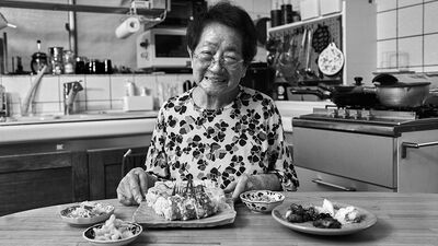97歳、松崎淳子「夫を亡くして次女と2人暮らし、健康の秘訣は郷土料理。柚子酢に浸した『げに旨い』土佐のさば寿司レシピ」