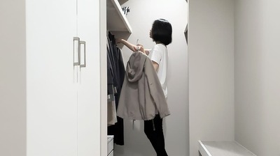 なぜ服がたくさんあっても＜今日着たい服がない状態＞になるのか？10着しか服を持たないミニマリストYouTuber「オススメは＜シンプルな基準＞を持つこと」