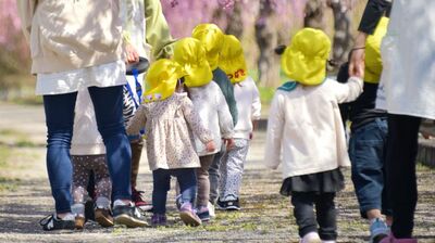 26年より実施予定『こども誰でも通園制度』に保育士の半数以上が＜不安＞と回答。その理由は…制度運営に必要な支援は「給与アップなどの処遇改善」が最多に