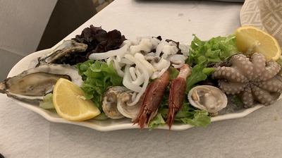 2026冬季五輪開催国・イタリアで唯一「生の魚介」を食べる地域とは?イイダコや牡蠣、二枚貝までそのまま食べられる理由