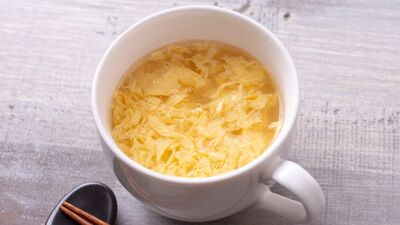 「卵がうまく固まらない」「スープが黄色く濁ってしまった」卵スープをふわふわに仕上げるコツ