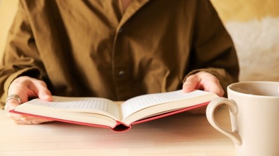 『あんぱん』今田美桜、『虎に翼』伊藤沙莉の愛読書を読んでみた。ドラマ化されたエンタメ小説、人気作家のデビュー作から見る2人の内面