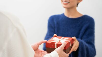 あげたプレゼント、使ってくれてる？相手の反応が気になる人の心理とは