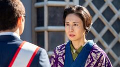 『あんぱん』「死んだらダメよ！」嵩の出征式に乱入した登美子と横でうなずく千代子。視聴者「千代子も登美子と同じ言葉を言いたかった」「登美子が化粧っけもなく人前で取り乱すなんて」