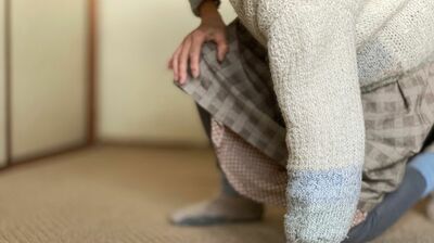 介護未満の親のためにできること。電気コードやスーパーの袋、床に物を置くと転倒事故に直結。防ぐには…