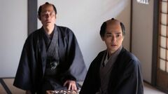 ＜お前は何者だ？＞『べらぼう』次回予告。「斬りかかる！」と屈辱に震える定信。きんつばを口にする家斉をじっと見つめる治済。最後に治済らしき人物が能面を外すも、その表情は…