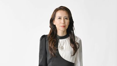 堀井美香 初舞台『フェードラ』に挑戦。自分だけなら諦めてしまうことも、ジェーン・スーさんと一緒にいると力が出てくる。2人で〈このままふざけていこう〉と決めていて