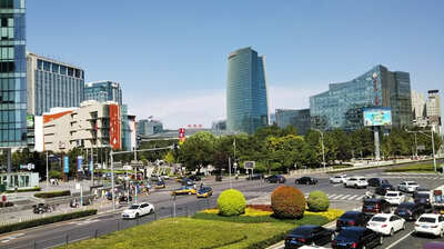 中国ウォッチャーが語る＜北京の生活＞。「中国はハイリスク社会。マンションの施工はいい加減で窓を開ければ公害が。経済の分野でも、民営企業が突然潰れたり夜逃げを…」