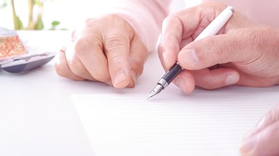相続トラブル防ぐ、遺言書で押さえるべきポイントは？作成した後も見直すことが大切。自分の手で全文を書く「自筆証書遺言」を弁護士が解説