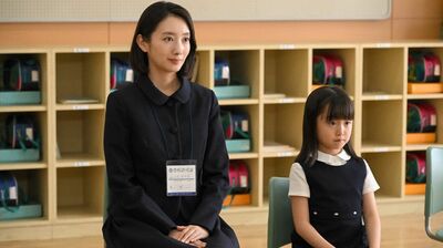 『フェイクマミー』第2話あらすじ。いろはの小学校受験当日、茉海恵は会社で2人の無事を願う。その後、薫の前にクセ強ママが登場して…＜ネタバレあり＞