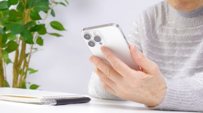 シニア世代ならではの「チャットAI」の魅力。何度尋ねても嫌な顔はせず、いつでも話し相手になってくれる＜頼もしい相棒＞