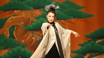 越乃リュウ、宝塚時代は着物が苦手で嫌だった「日本物」。カメラの世界に入って、日本の伝統に魅了された