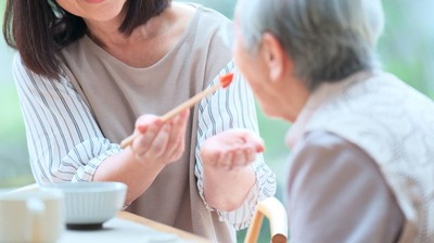 経済的な負担、複雑な手続き…老老介護で直面する「５つの問題」とは。「家族のことは自分で何とかしなければ」思い込みが大きな落とし穴に