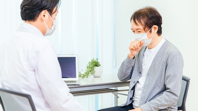 かぜと肺炎の症状の違いとは？大谷義夫医師「高熱が出ない高齢者は肺炎に気づかず重症化することが…」特に勘違いしがちな＜発症のサイン＞を解説