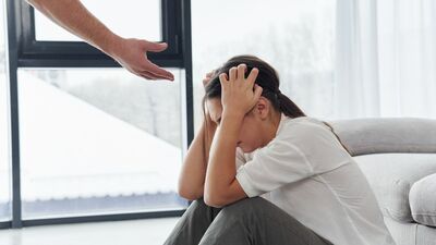 夫のDV発言でうつ病に。両親の虐待で「家庭」に憧れる私は、離婚にも踏み切れない。息子の夜泣きも夫婦関係の影響か