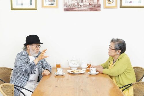 （左）鎌田實 （右）荻原博子