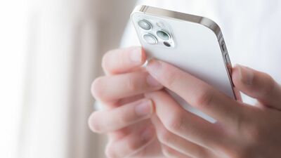 スマホの顔認証、うまく開ける？ホームボタンがなくなった！iPhoneの疑問あれこれ。Face IDのしくみ、Siriの使い方…ホームボタン、イヤホンジャック廃止の理由も