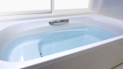 お風呂でのカラオケは、老化防止に幸福度アップも！？専門医が教える入浴前のウォーミングアップでさらなる効果