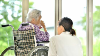 <92歳母の介護に私も妹も限界>60代後半の女性。「認知症は軽いのに施設に入ってもらいたい」と思うのは身勝手?「娘たちと暮らしたい」と言う母にどう伝えれば…