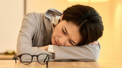 ＜人と話すのがしんどい＞＜たわいもない会話でグッタリ＞その背景に過去のトラウマやストレス体験が。専門家「危険が去った今でも神経系が『まだ終わっていない』と判断し…」