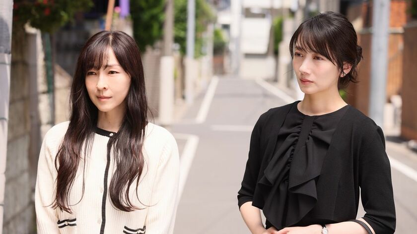 今夜の『月夜行路』あらすじ。漱石好きの常連客の訃報を聞き、弔問に訪れた2人。そこでは兄姉との間で泥沼の遺産相続争いが…＜ネタバレ＞