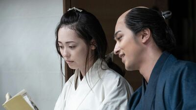 『べらぼう』次回予告。<これが俺の仇討ちだ!>不満げに文を投げ捨てる一橋治済。艶っぽく身を委ねる蔦重。そして政演らしき鼻の大きい男が手にしたのは…