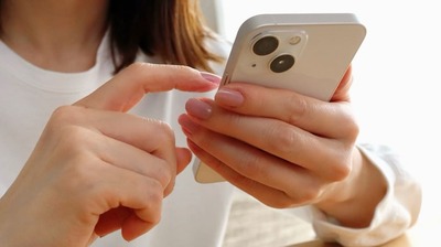 『スマホ脳』著者が解説、SNS依存になる理由とは。「スマホを見る」が「ごほうびをもらう」ことにつながってしまい…
