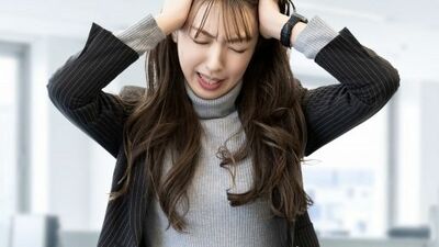 「イライラが止まらない…」更年期の怒りっぽさは<血の不足>と<睡眠>が原因だった?映画にストレッチ、爪楊枝…東洋医学を取り入れたセルフケア術にトライ