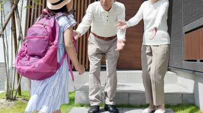 帰省の際に気をつけたい認知症のサインとは？＜ものを探し回る＞＜怒りやすくなった＞＜料理の味付けがうまくできない＞…。介護のプロ「冷静に、今起こっていることを客観的に記録して」
