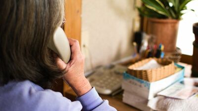 <女手一つで育てた34歳の息子が相談もなく結婚>「相手の人柄も知らないのに…」「私と祖父を捨てるの?」保証人を頼んできた息子に、60代母が感じた「都合よく頼られている」という思い