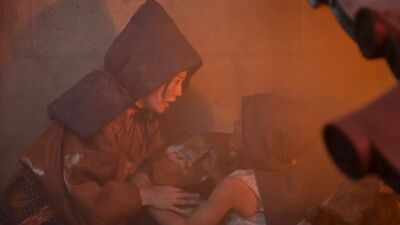『あんぱん』空襲のなか男の子を救出し、焼野原となった街をみつめるのぶ 視聴者「ハチキンが戻った?」「正義が完全に壊れたのぶの表情がたまらない苦しさ」「今田美桜さん素晴らしい」