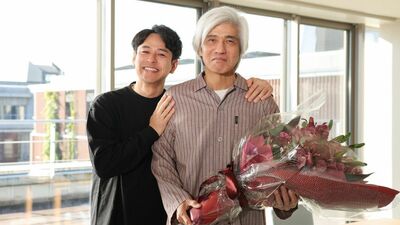 <みんなが熱い気持ちで参加していて…>最終回目前の『ザ・ロイヤルファミリー』 撮影を終えた佐藤浩市さんに妻夫木聡さんは感涙