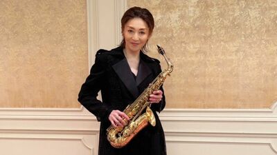 越乃リュウ「伊勢賢治さんのサックスに衝撃を受け、弟子入り志願。ランチショーでの演奏を目標に練習開始!何度も励まされながら、ついに本番を迎えて」