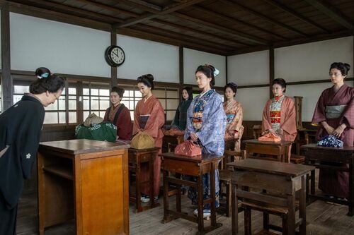 『風、薫る』場面写真　教室