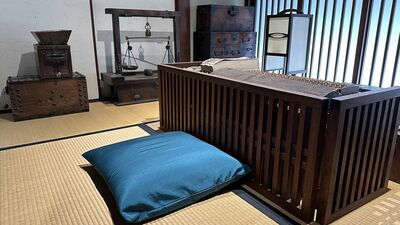 日本初の民間銀行の土台となった三井大坂両替店。奉公人は10歳住み込みで働き、勤続30年で店外の自宅をもてるように。年功序列の階級と待遇の実態とは