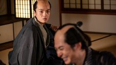 『べらぼう』＜目にものを見せてやってくだせえよ！ねえ？＞ぴょんと近寄って肩をモミモミ、古川雄大演じる政演。春町にはブチ切れられるも視聴者は…「端正な美貌からのはっちゃけ！」「軽薄さをしゃあしゃあと」「全てが可愛い」