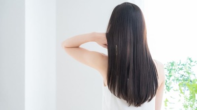 ＜老け見え＞は髪の質感とツヤで決まる。正しいケアをすれば短時間でも美容院帰りのサラサラヘアに
