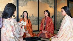 ＜小袖の柄が…＞『豊臣兄弟！』織田家当主となった三法師。羽柴家の女性たちが仕立てた祝いの着物をよく見ると…「血痕かと思った」「じわじわ怖い」と驚きの声