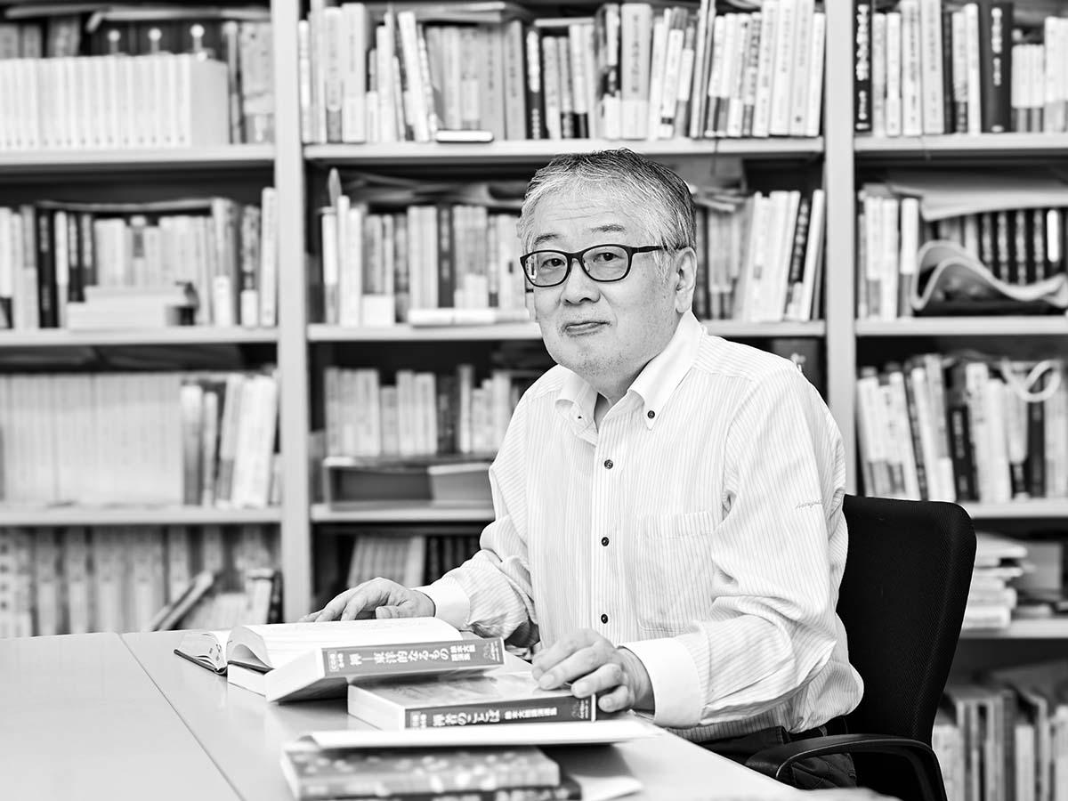 万葉学者・上野誠「祖父の栄華の象徴、2階建ての巨大な墓を数万円かけ