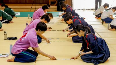 今夜の『ちはやふる-めぐり-』あらすじ。1回戦でいきなり王者・瑞沢と対戦!風希の古傷も再発し、梅園は絶体絶命…!?<ネタバレ>