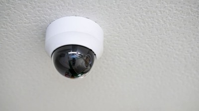 「12時間動きを感知しない」見守りセンサーから緊急メールが届き、一人暮らしの70代母親の遺体を発見。しかし遺体の状況とセンサーの整合性がとれず…