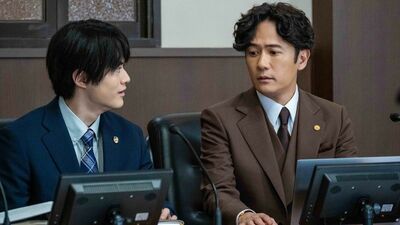今夜スタート鈴鹿央士主演『リーガルビート -逆転の法廷-』第1話あらすじ。吃音のある新米弁護士が、介護離職に隠された会社の思惑に迫る＜ネタバレ＞