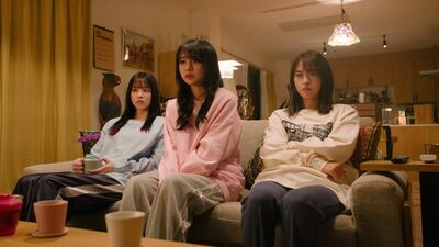 今夜の『推しの殺人』あらすじ。事務所社長・羽浦の捜索が始まる。ルイ、テルマ、イズミの三人は、殺害を隠し通そうとするが…<ネタバレ>
