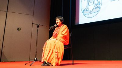 ヒマラヤ大聖者・ヨグマタ相川圭子「喜怒哀楽に振り回される私たちに、本当に必要なのは完全な休息と充電」国際ヨガの日を前にインド大使館で講演