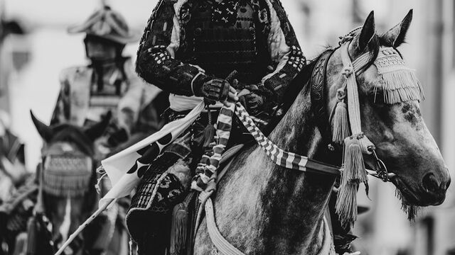 騎乗する武士